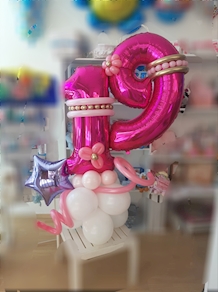 Composicion de globos para cumpleaños con base